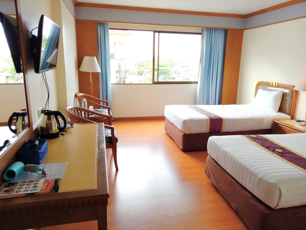 Grand Park Hotel 12/69