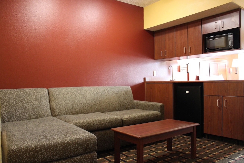 Hometown Inn Suites 35/51