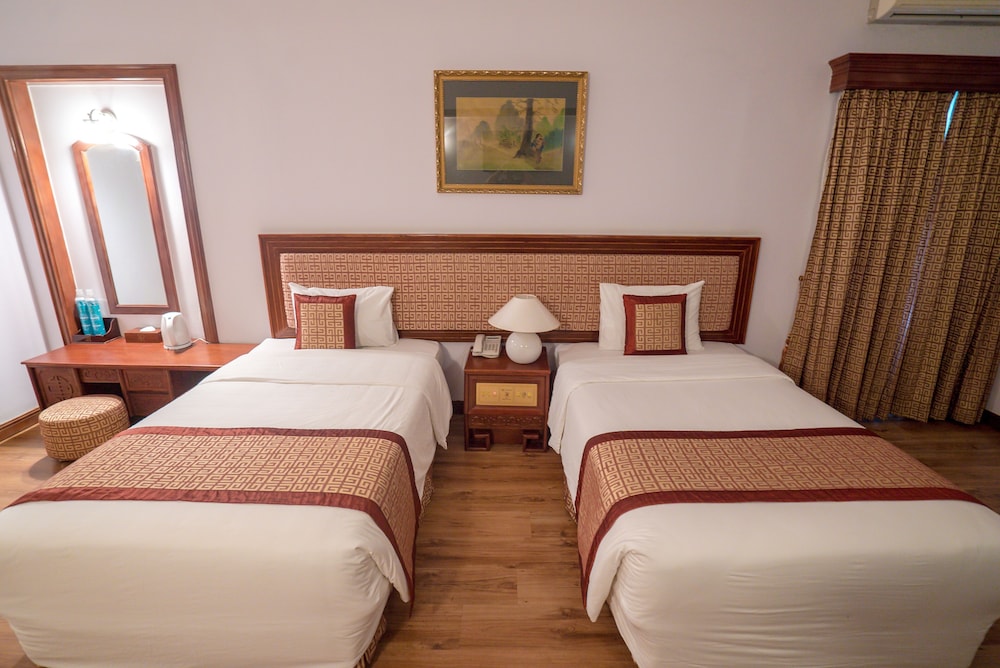 Royal Hotel Saigon 28/70
