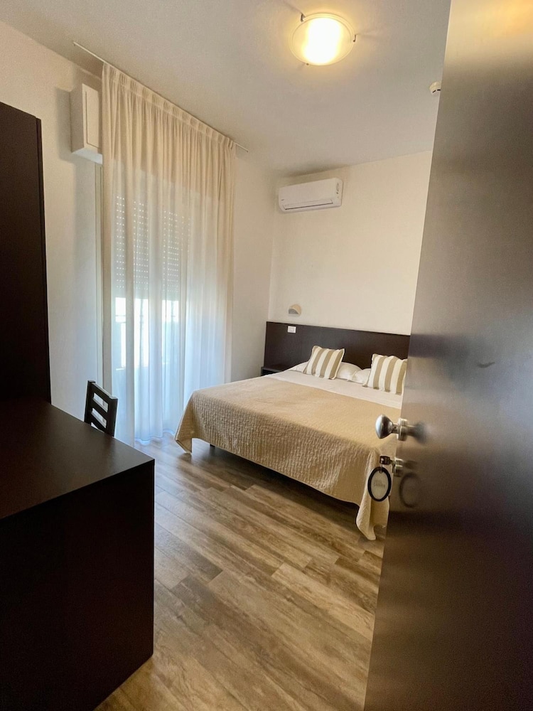 Hotel Carmen 5/50