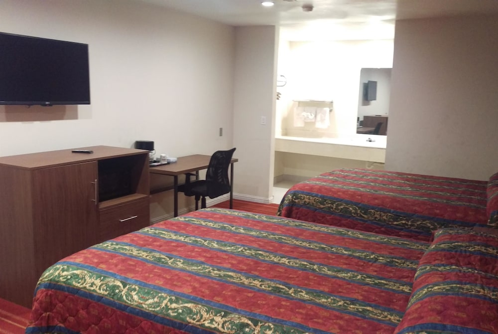 Days Inn By Wyndham Hemet 13/18
