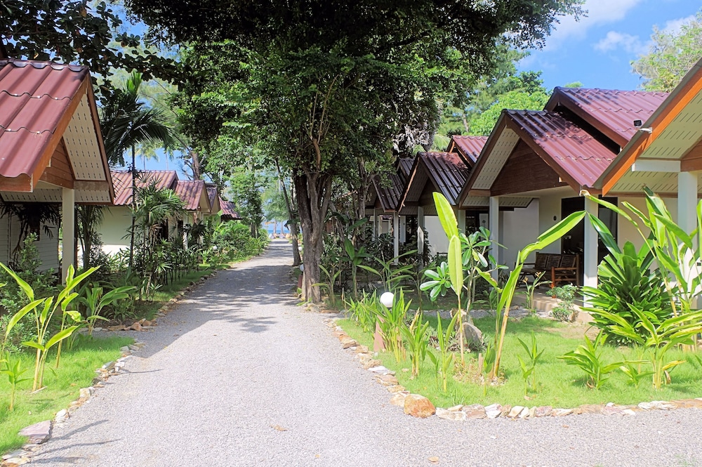 Thai House Beach Resort 43/50