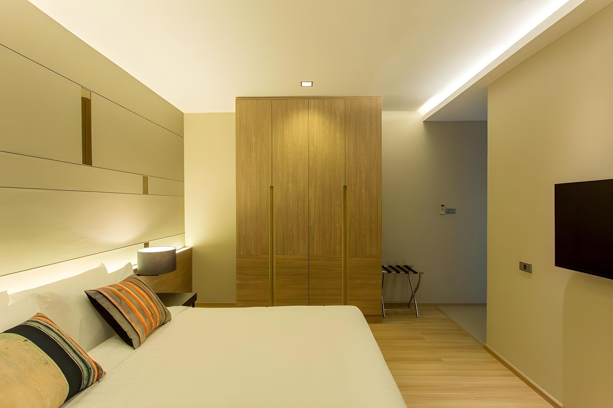 Suite, King Bed, Park View