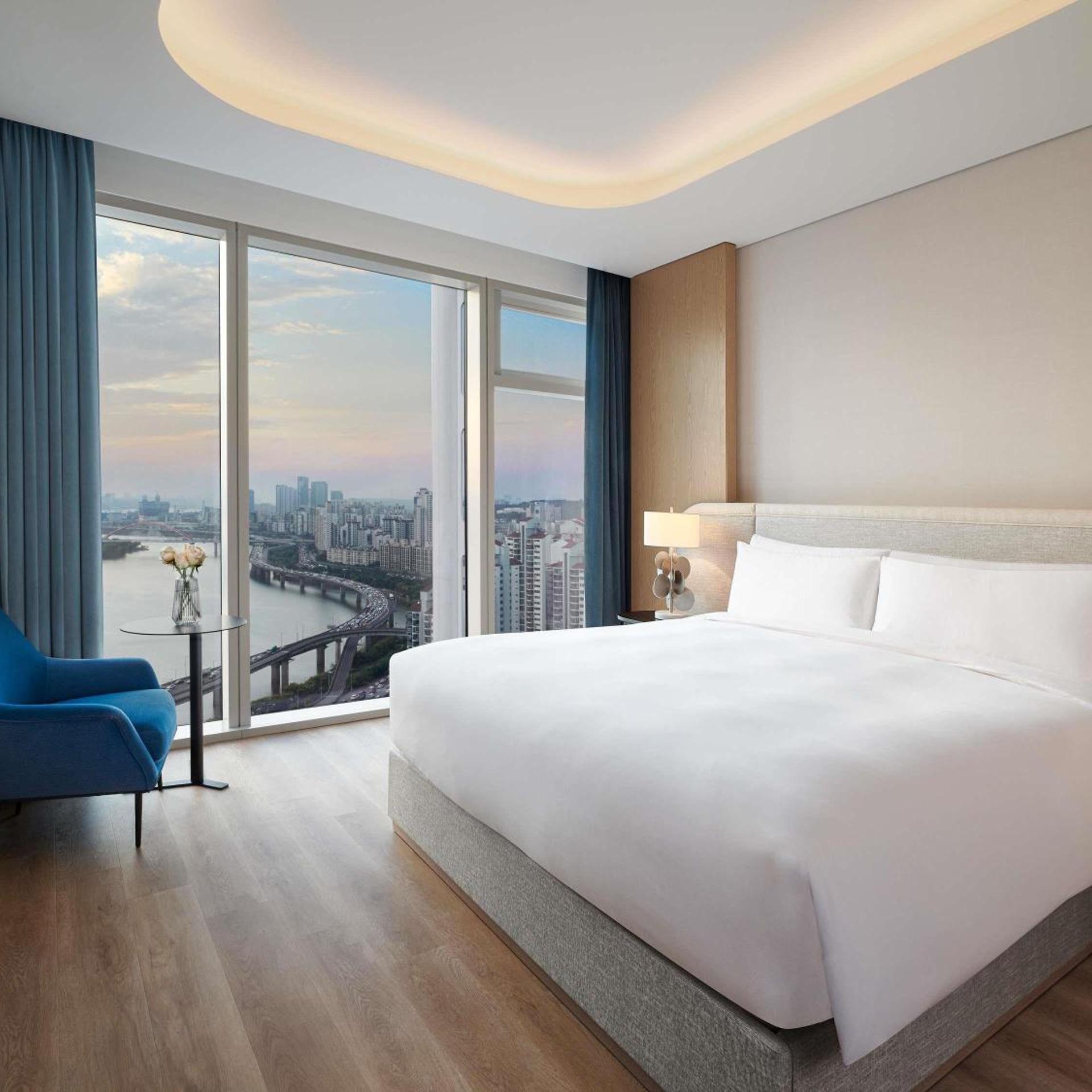 RIVER, PREMIER, SUITE, KING BED, RIVER VIEW