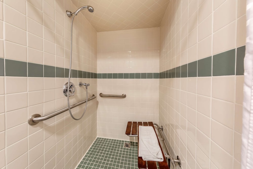 Best Western Plus John Jay Inn & Suites 1/37