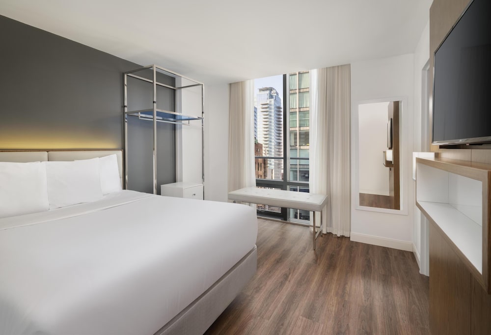 STANDARD, QUEEN BED, ACCESSIBLE