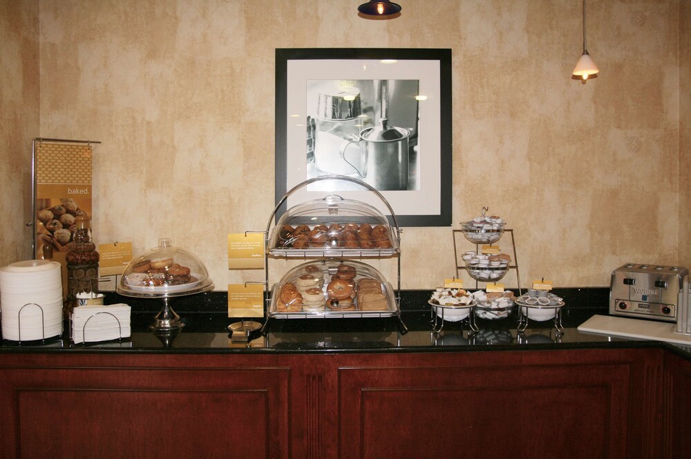 Hampton Inn Suites Bolingbrook 34/48