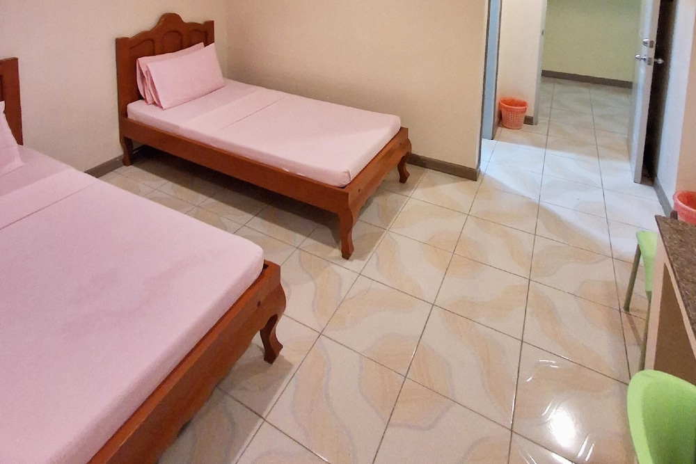 Rodolfo Royale Hotel 8/55