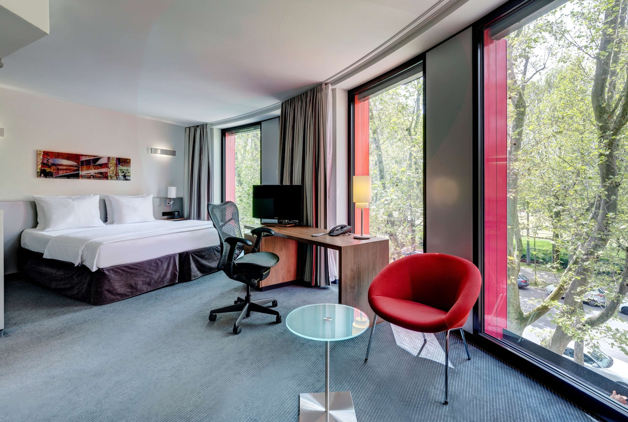 DELUXE, KING BED