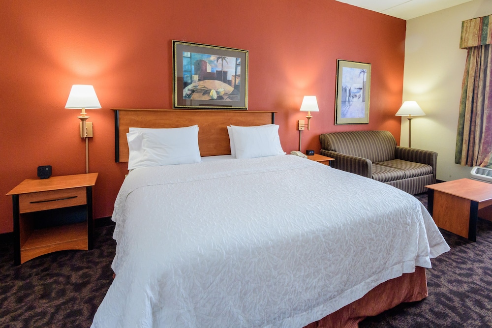Hampton Inn Houston-Pearland 20/81