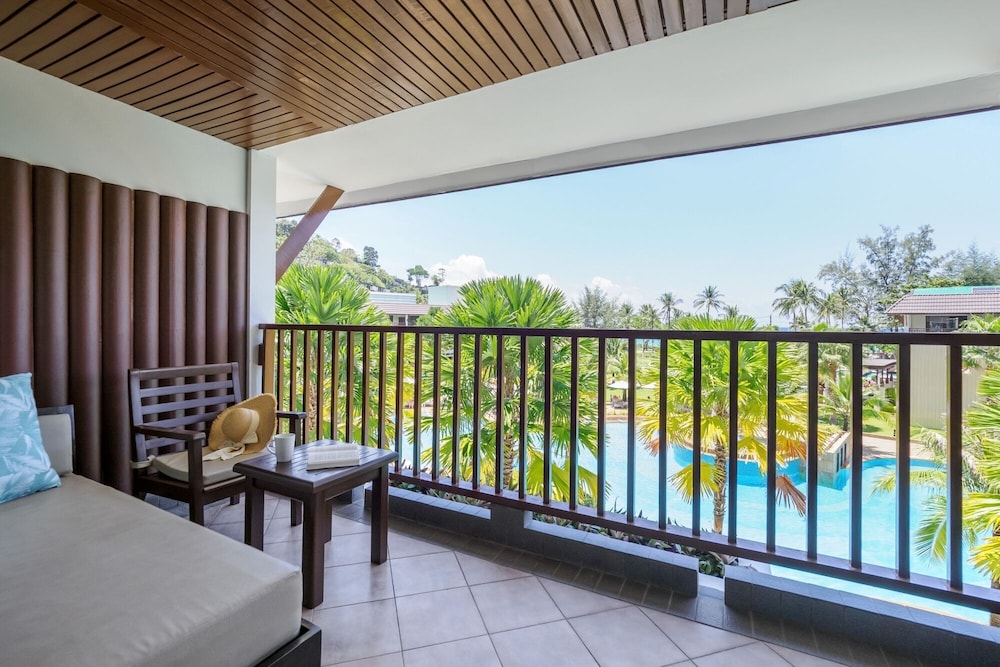 Katathani Phuket Beach Resort 39/66