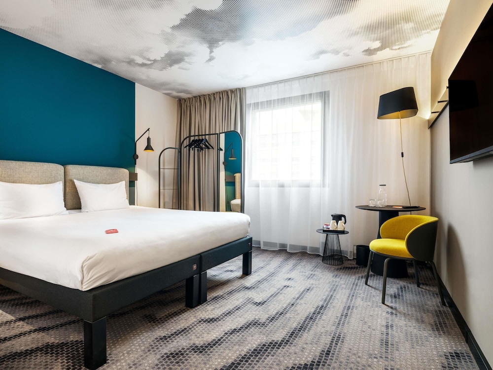 Room, 1 Double and 1 Single Bed