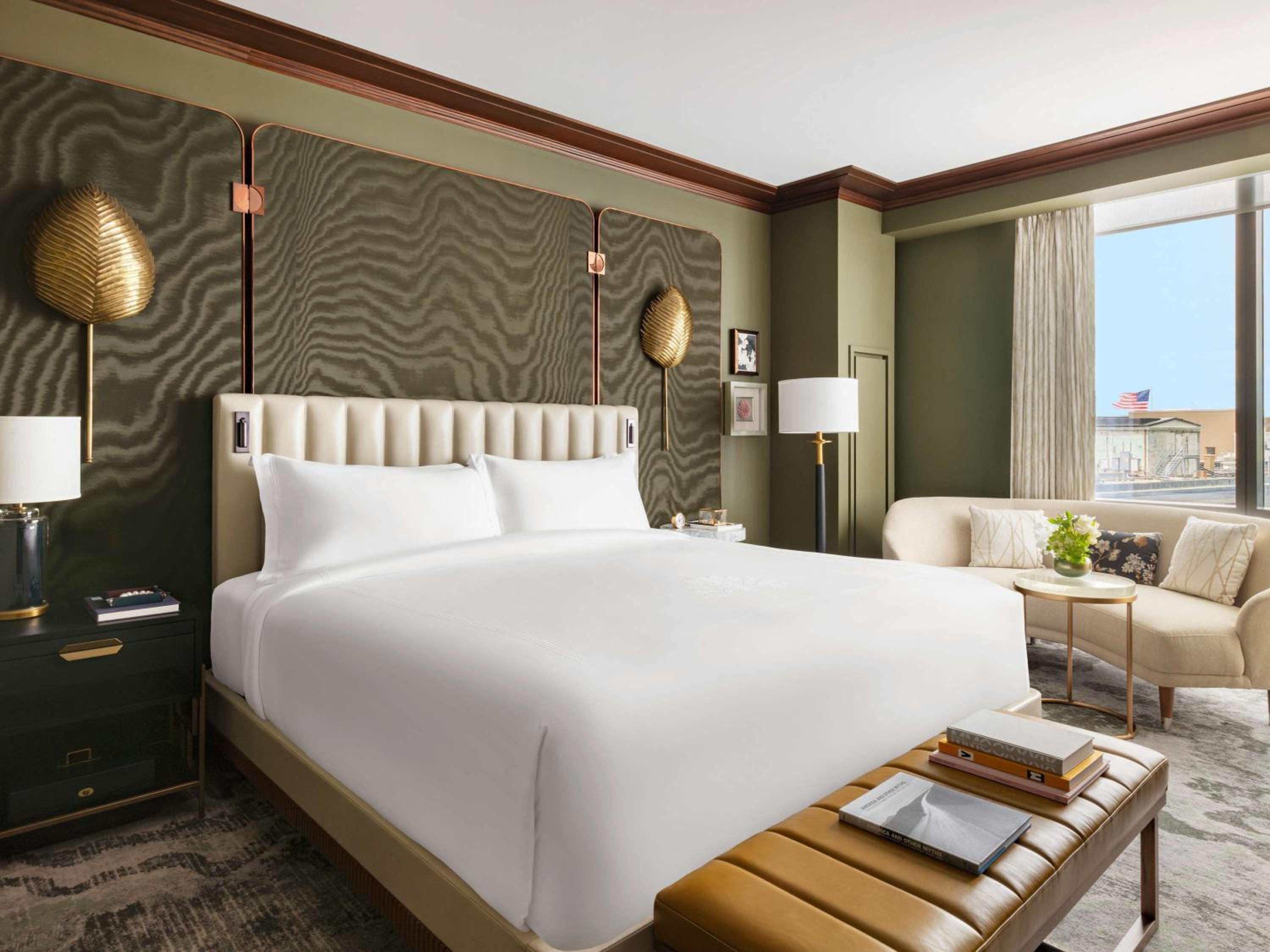 1 Bedroom, Emerald, Suite, King Bed, Butler