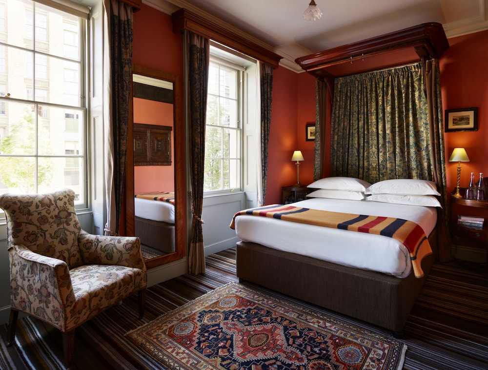 DELUXE, DOUBLE BED