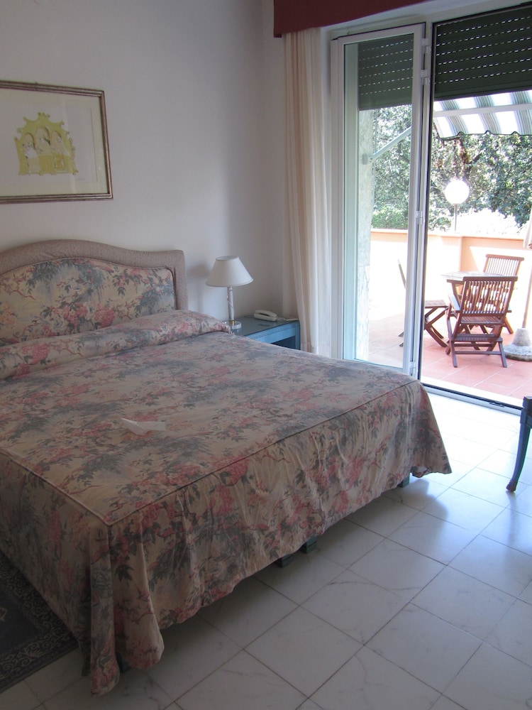 FAMILY SUITE, PLUS