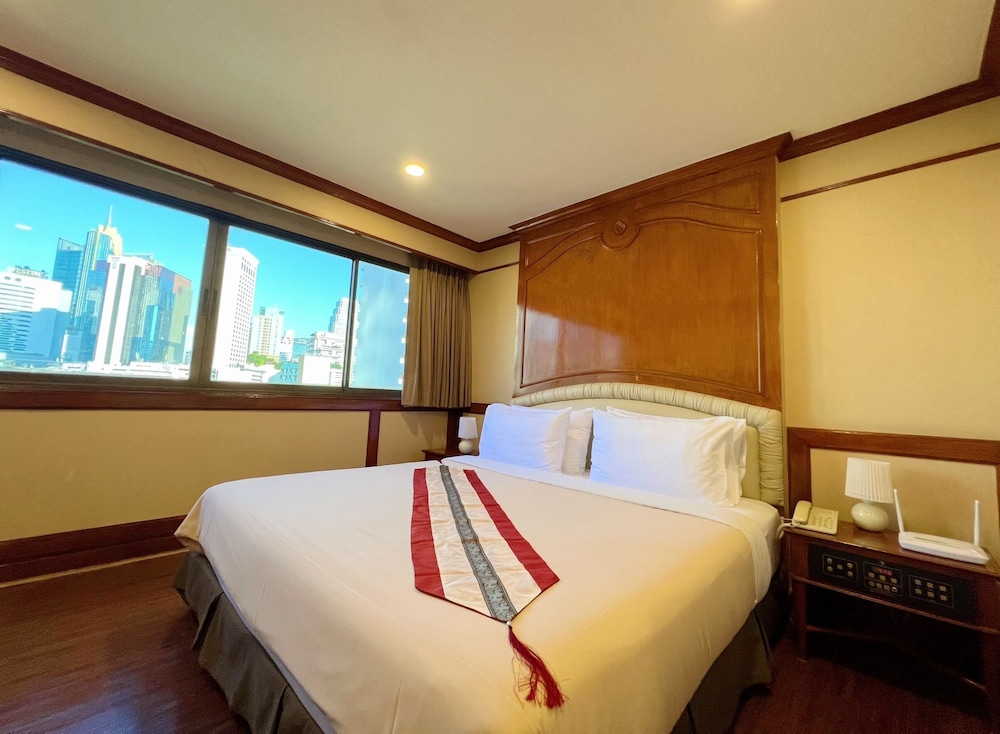 THE PROMENADE HOTEL 5/32