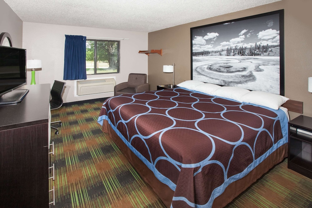 Super 8 By Wyndham Keokuk 5/21