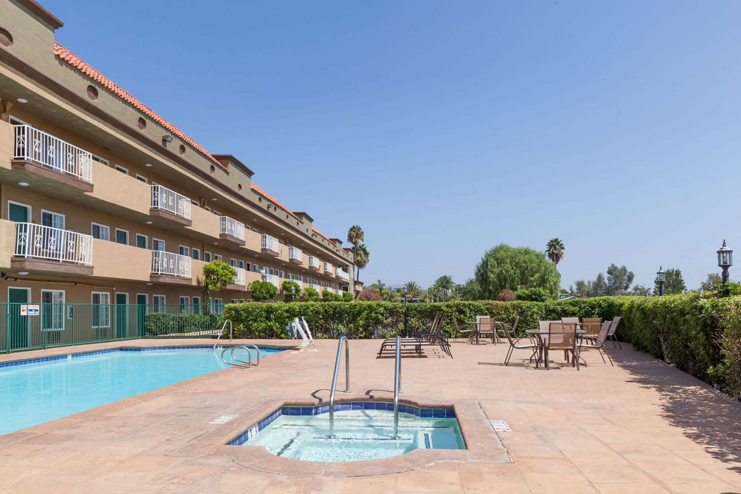 Travelodge By Wyndham Sylmar Ca 8/11