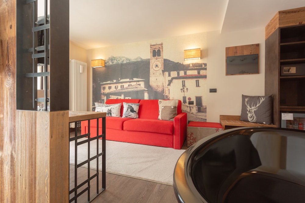 OLIMPIA HOTEL 35/50