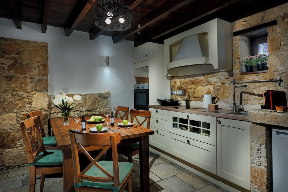 OINOESSA TRADITIONAL BOUTIQUE HOUSES 37/50
