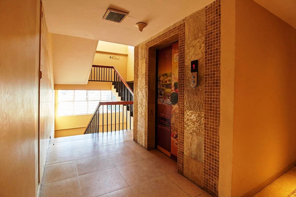 HOTEL ROOPA 42/63