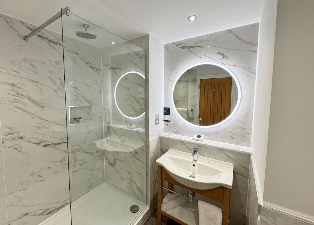 Guest Room, King Bed, Estate View، Carden Park 5/5