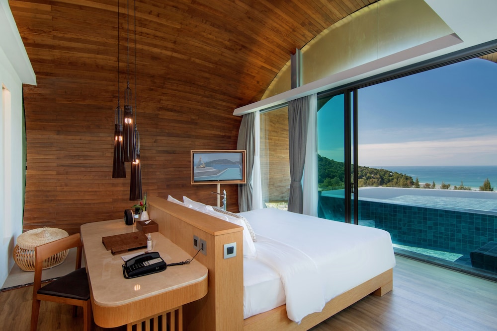 Crest Resort and Pool Villas 24/50