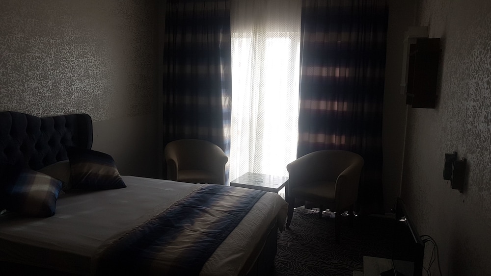 Rental Suit 4/14
