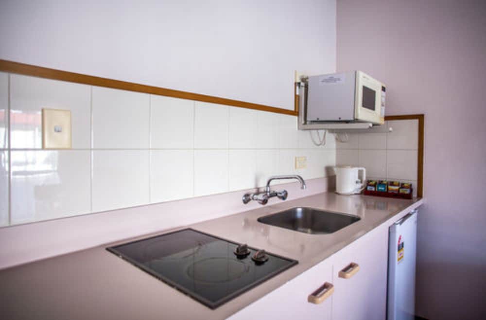Bennetts Thermal Pools Motor Inn 43/44