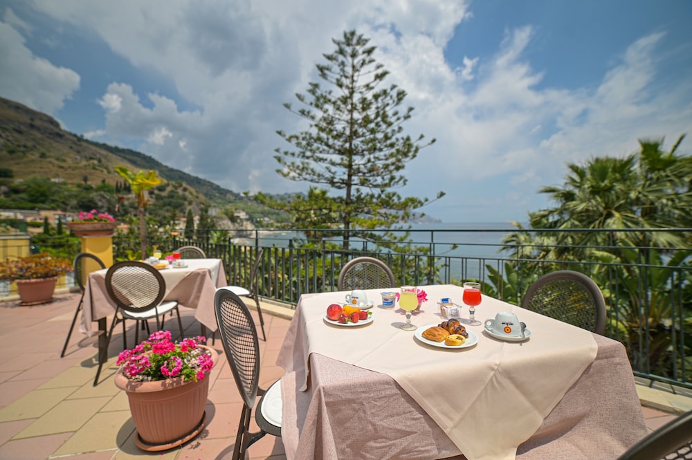 Hotel Baia Delle Sirene 64/80
