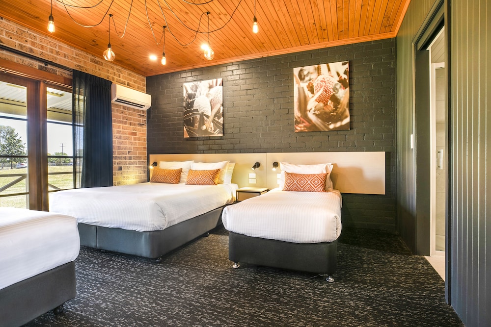 Macquarie Inn 35/66