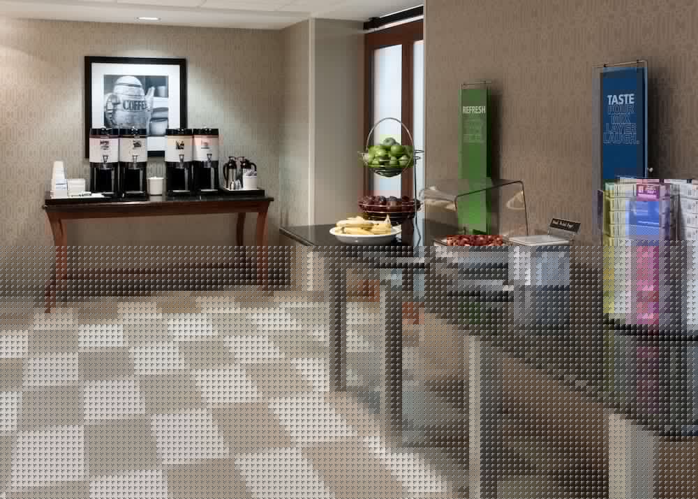Hampton Inn Suites Davenport 32/41