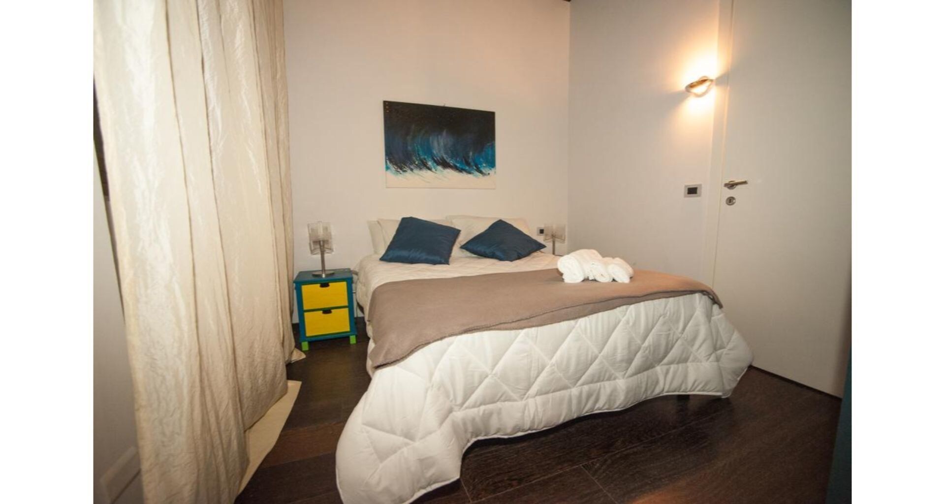 CLASSIC, QUEEN BED