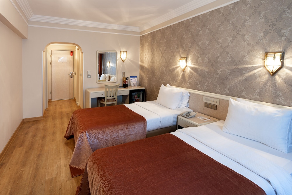 Grand Anka Hotel 12/68