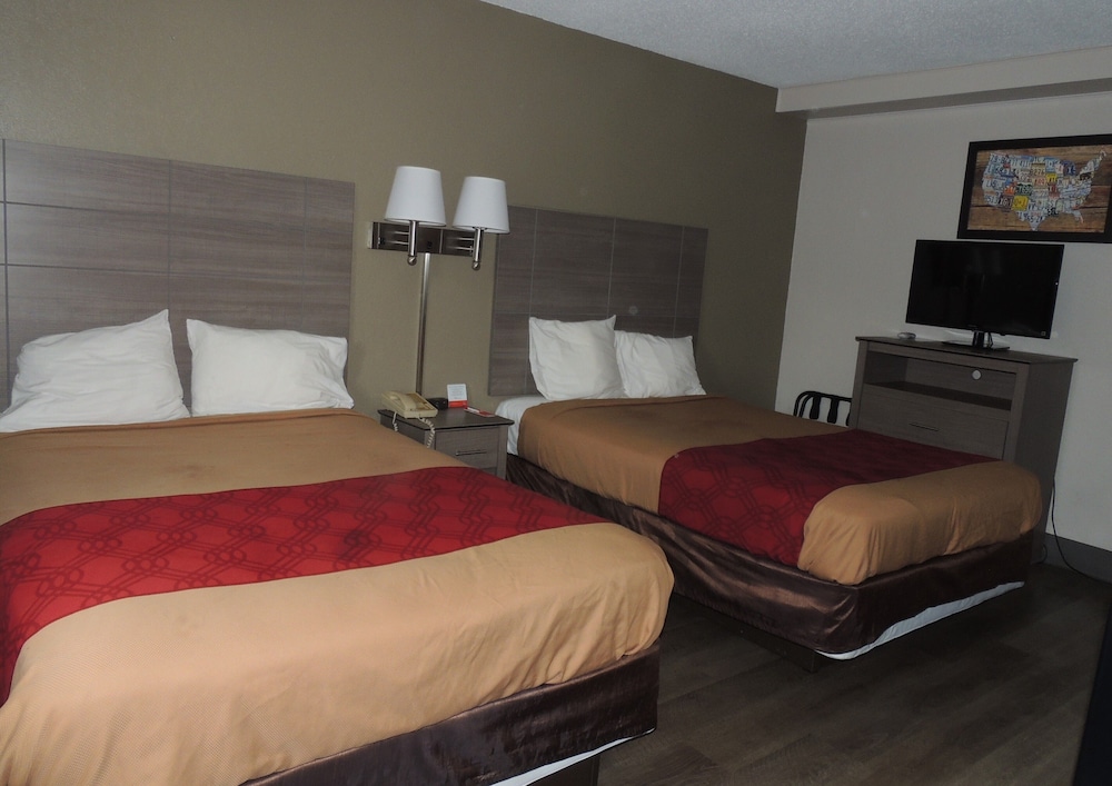 Econo Lodge Dewitt I-90 14/33