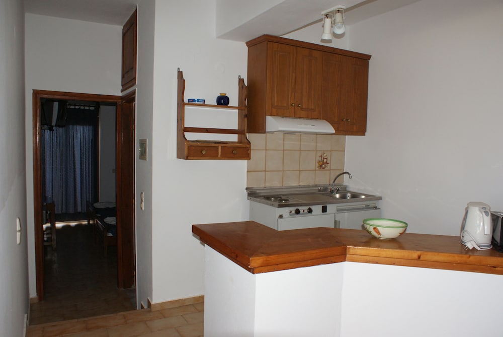 SUNNY SUITES 41/51