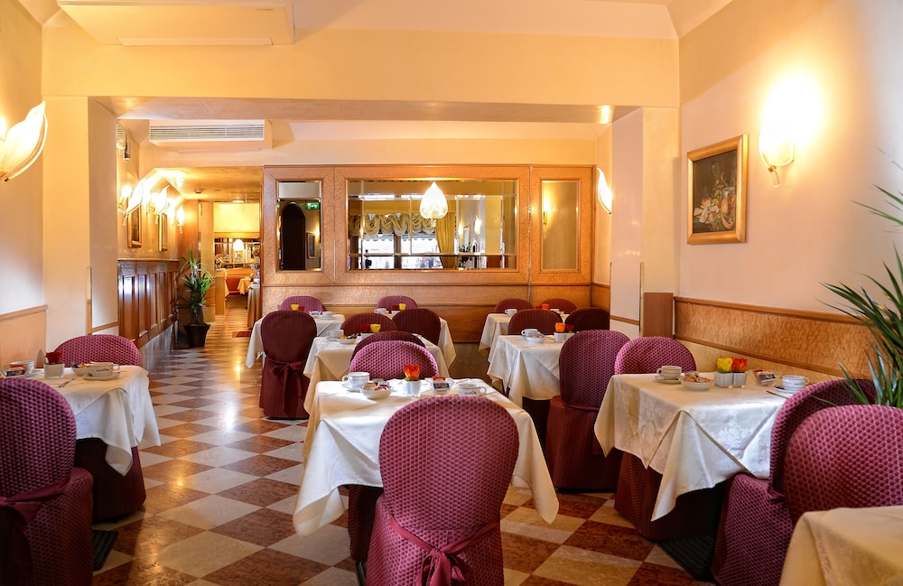 Rialto Hotel 55/66