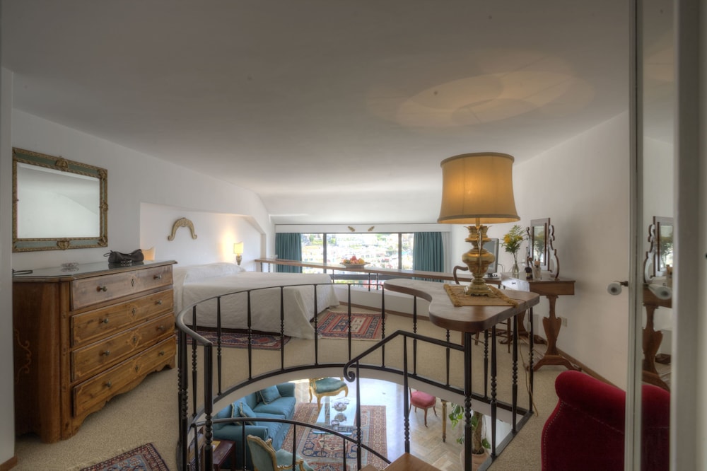 Poseidon Hotel 49/55