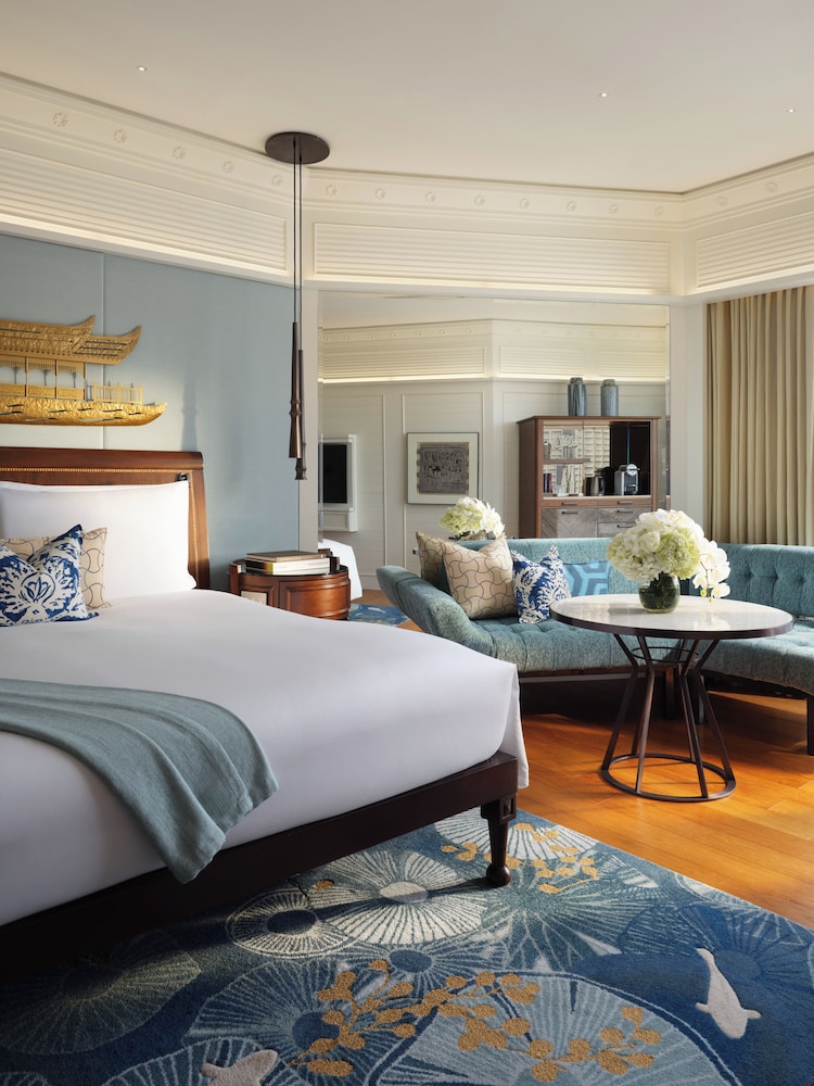 PREMIER, DELUXE, KING BED
