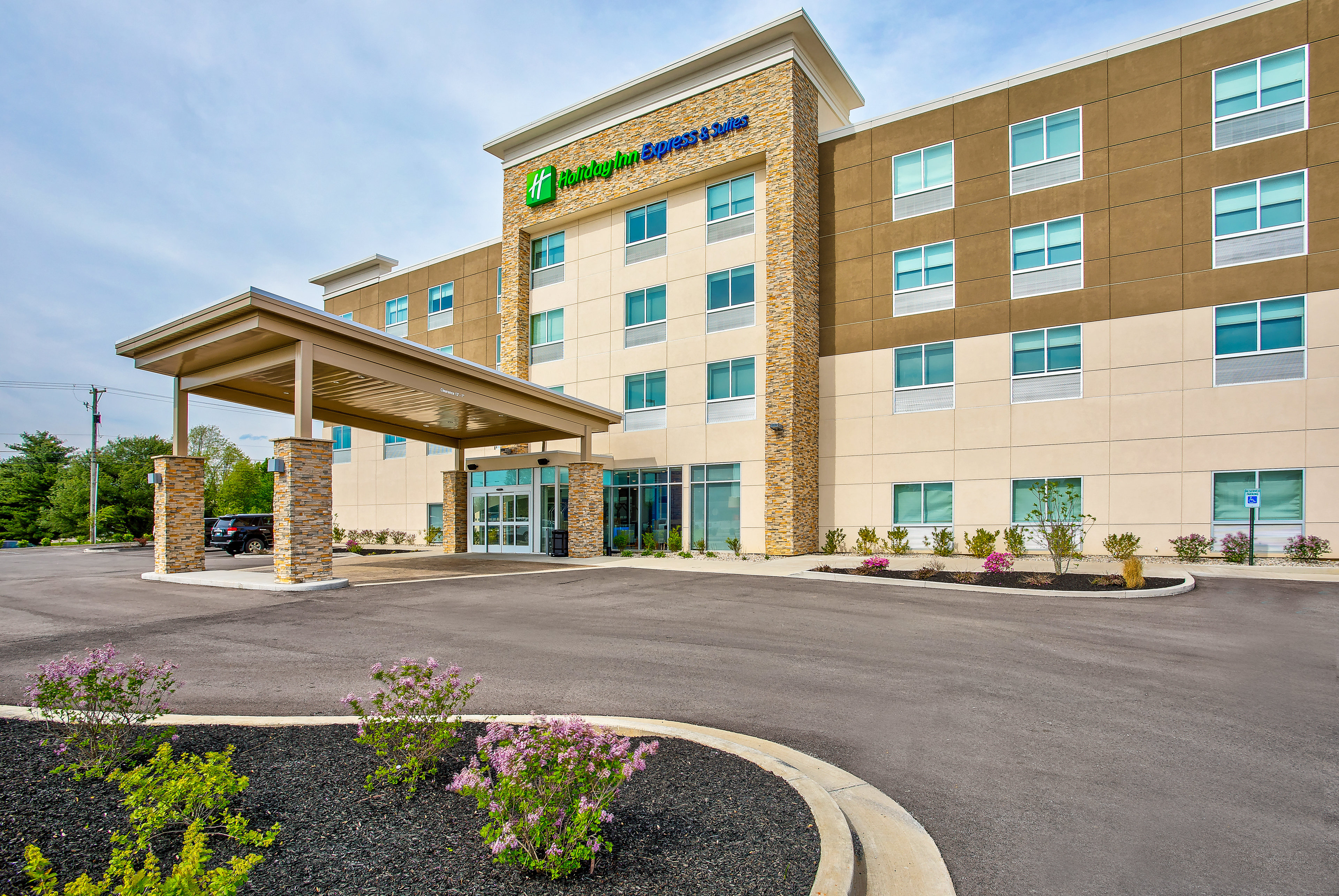 Holiday Inn Express & Suites Lexington W - Versailles 67/70