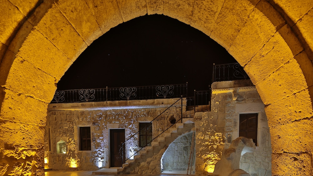 Golden Cave Suites 44/55