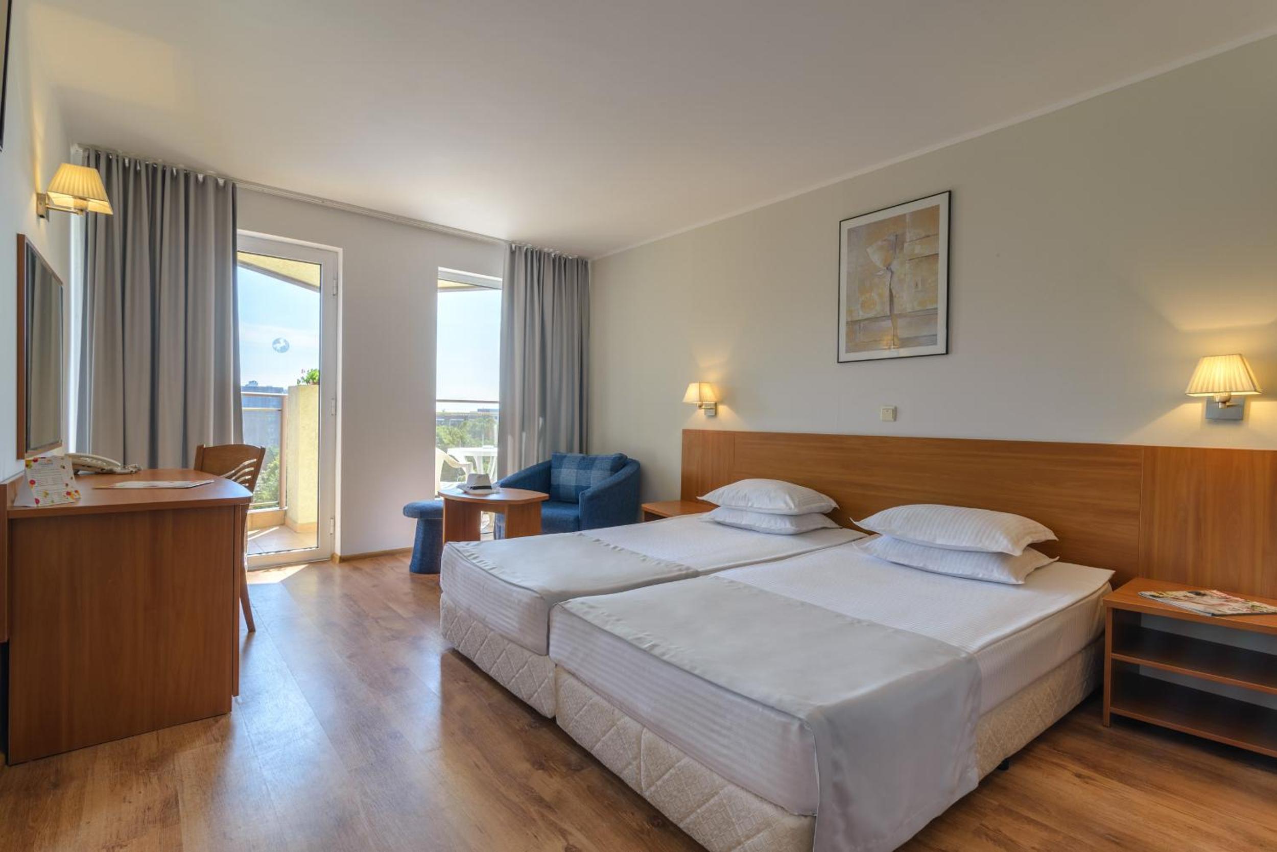 Superior, Single Bed, Pool or Park View, Balcony, Madara Park Hotel 3/9