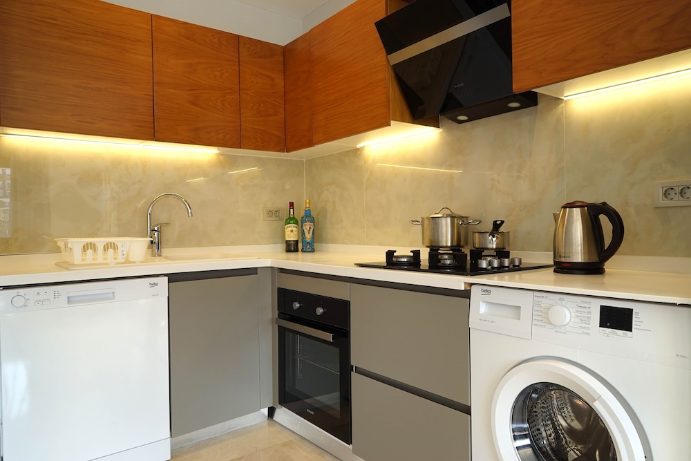 Mene Suites 33/33