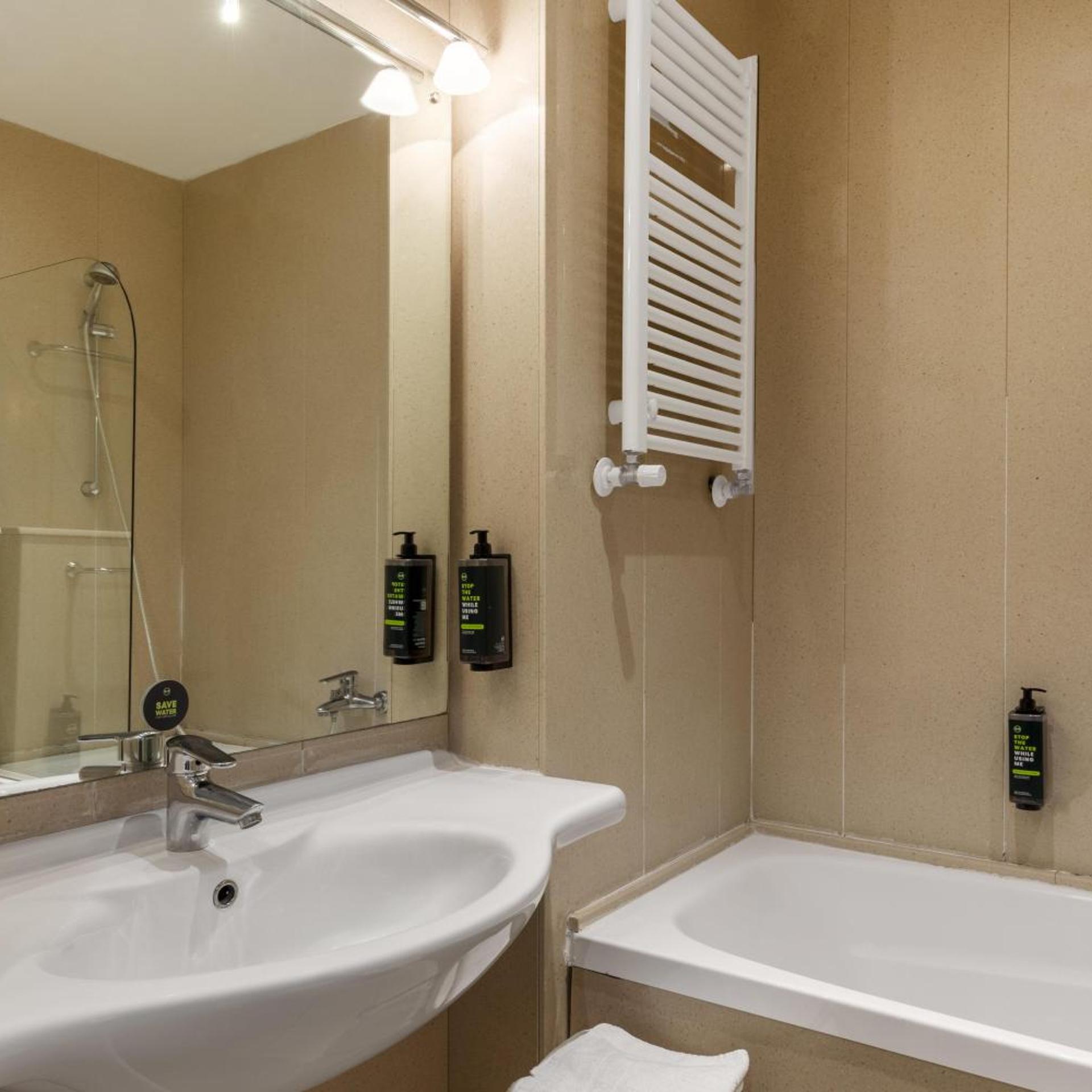 غرفة بسرير مزدوج بإطلالة على البحر، B&B Hotel Park Hotel Suisse Santa Margherita Ligure 7/10