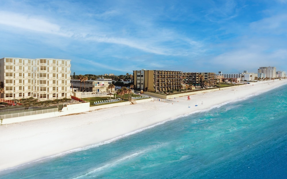 Ocean Court Beachfront Hotel 15/21
