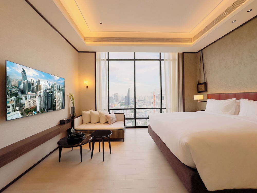 SILQ Hotel & Residence 8/50