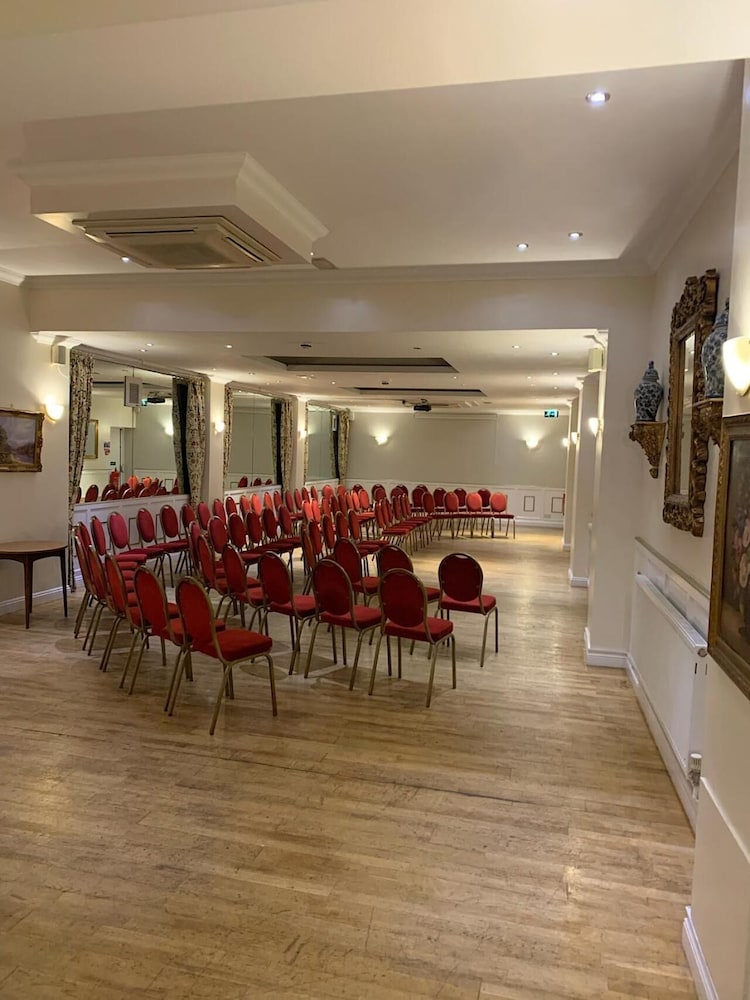 The Beaufort Hotel 31/34