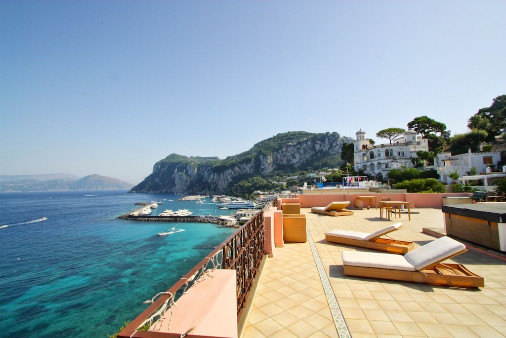 Capri Inn 17/24