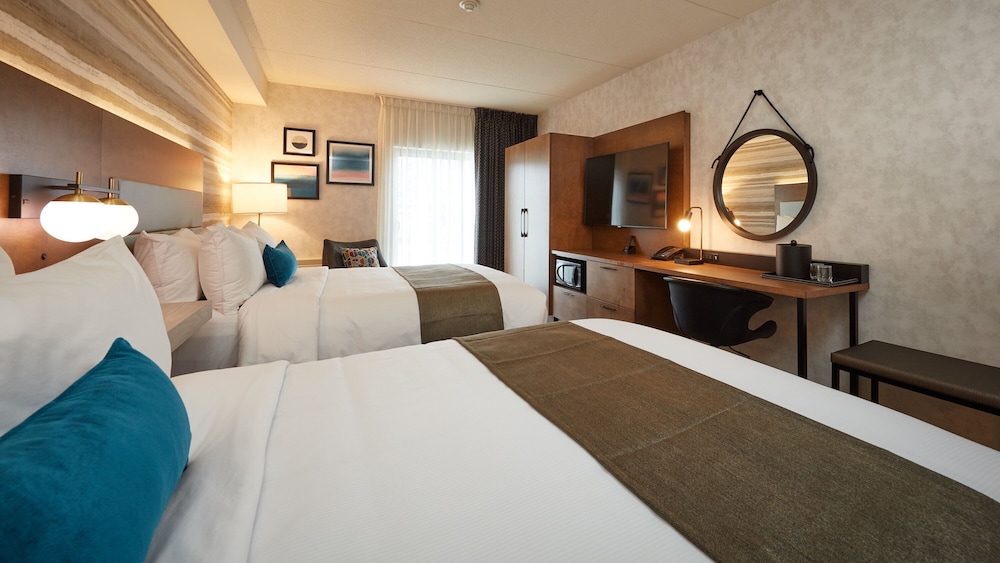 BUSINESS, 2 QUEEN BEDS