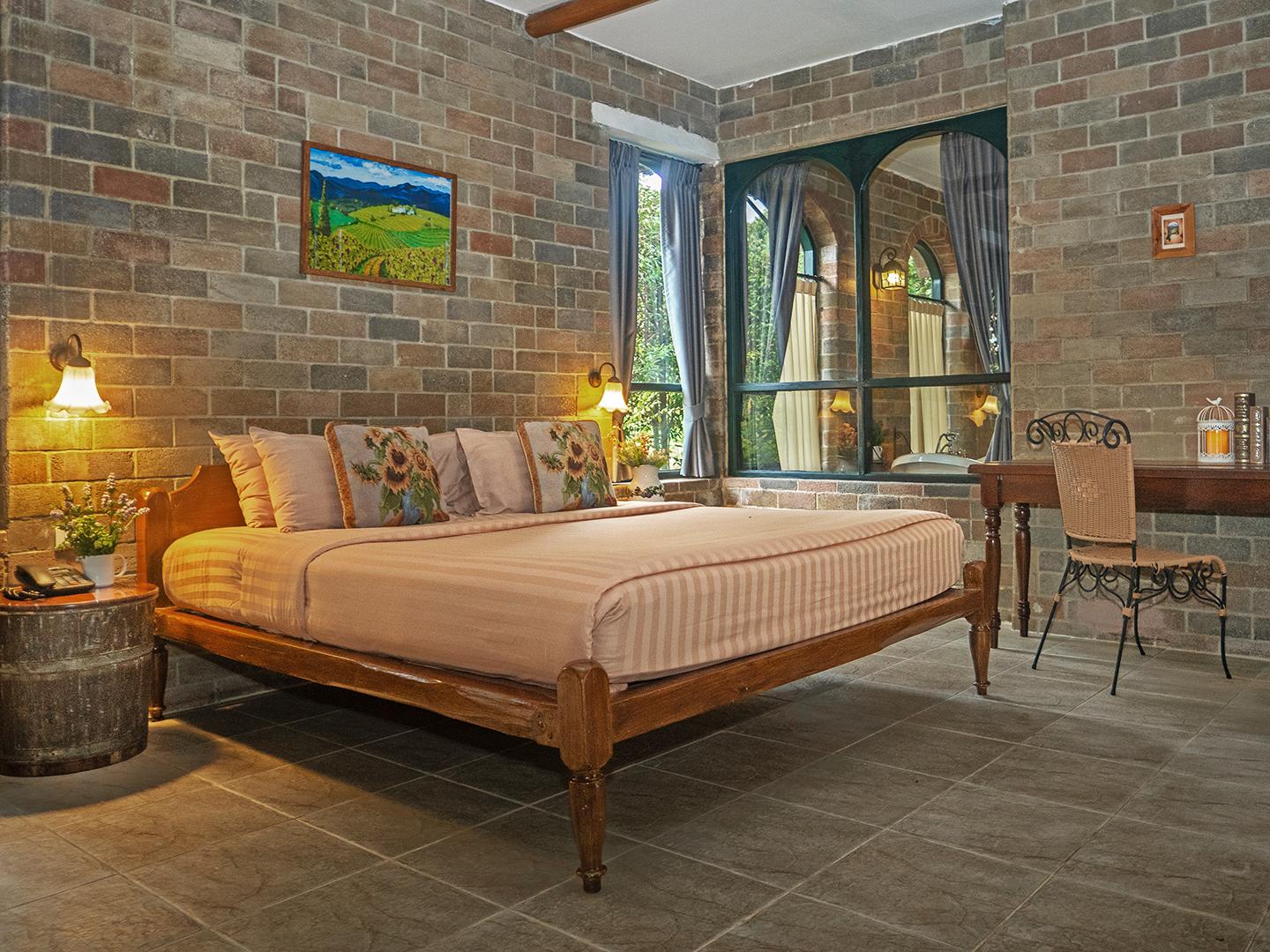 Party, Suite, King Bed